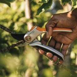 Fiskars Plus Bypass-Gartenschere Metall P531 6 Fiskars Plus Bypass-Gartenschere Metall P531 -Alternate Verkäufe Fiskars Plus Bypass Gartenschere Metall P531@@1813965 1