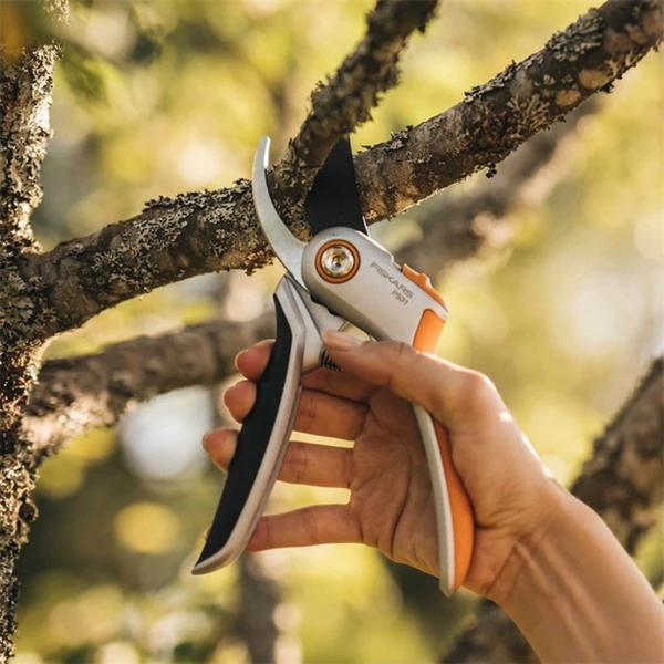 Fiskars Plus Bypass-Gartenschere Metall P531 4 Fiskars Plus Bypass-Gartenschere Metall P531 – Bild 4